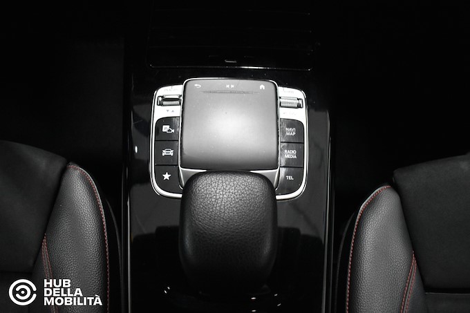 MERCEDES-BENZ A 180 d Automatic Premium